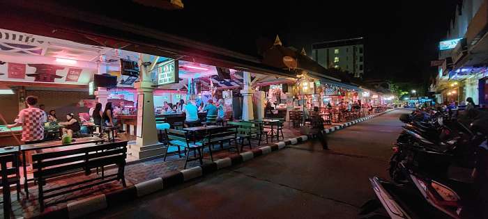 Bars on Soi New Plaza in Pattaya at night time