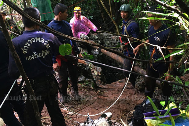 Police paratroops check their ropes as they survey a shaft in hopes of reaching an area inside Tham Luang cave where the missing 13 might be. (Photo by Patipat Janthong)