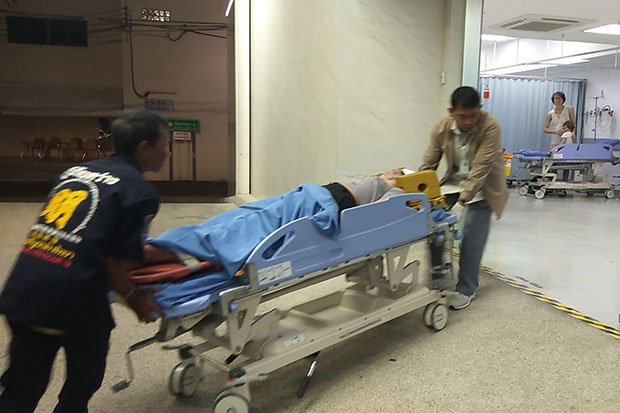 Valeriya Kretova arrives at Pattaya Memorial Hospital for treatment after she and her father Maksim fell from a condominium balcony in Pattaya early Thursday morning. (Photo by Chaiyot Poopattanapong)