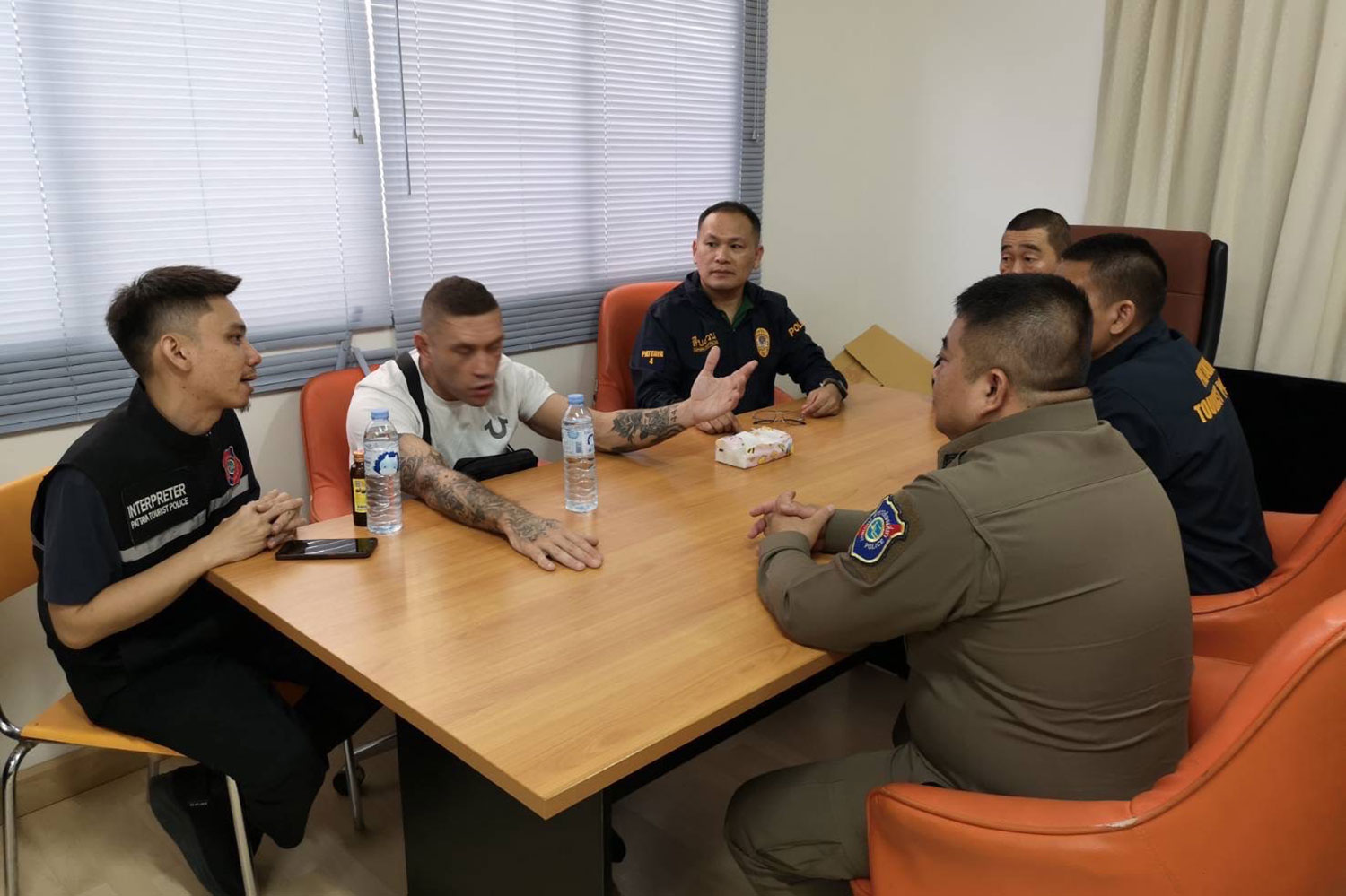 Bryce Mahoney, a British national, tells police about the brawl between him, his friends and security guards at a pub on Pattaya Soi 6, Chon Buri, on May 24. (Photo: Chaiyot Pupattanapong)