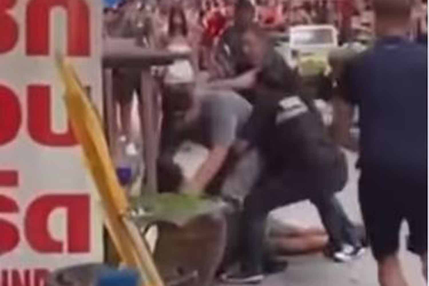 Security guards and visitors brawl at the Helicopter pub in Pattaya's Soi 6 on Sunday . (Screenshot from video on Nui Voice AnyWay Facebook page)