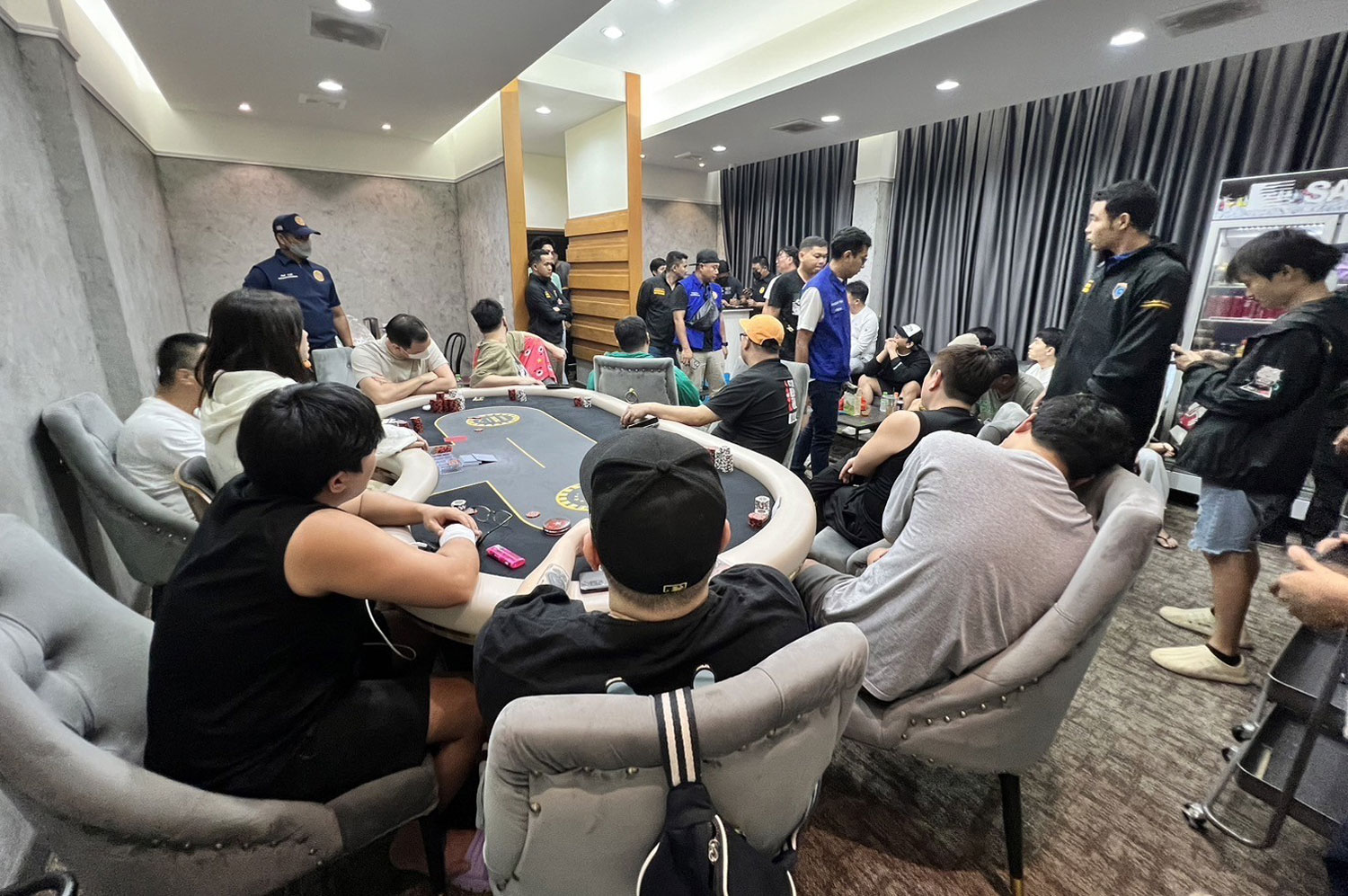 Ten South Koreans are found playing poker inside a room of a coffee shop in Pattaya, Chon Buri, on Friday night. (Photo: Chaiyut Pupattanapong)