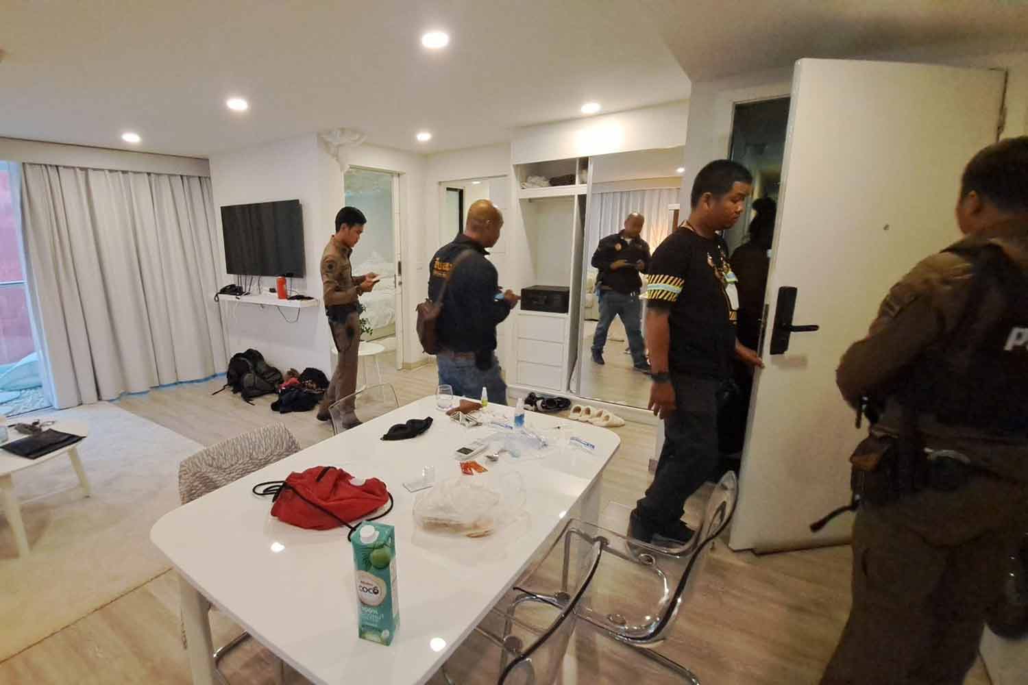 Police examine the dead American's hotel room man in Pattaya on Tuesday morning. (Photo: Chaiyot Pupattanapong)